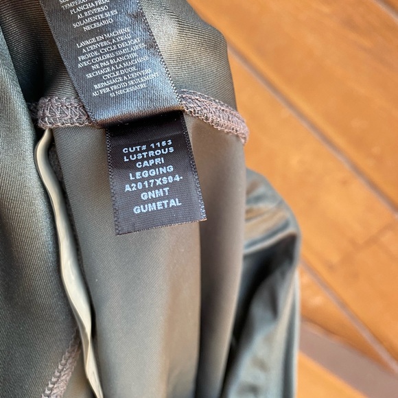 KORAL Sports Bra & Capri Leggings Set Gunmetal Lustrous Liquid Sheen Small - Picture 12 of 14